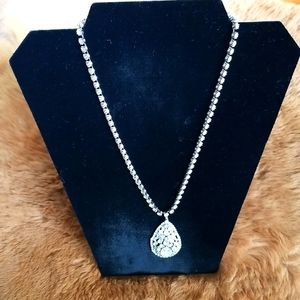 Vintage Costume Jewelry Necklace Crystal Bling. 🌸